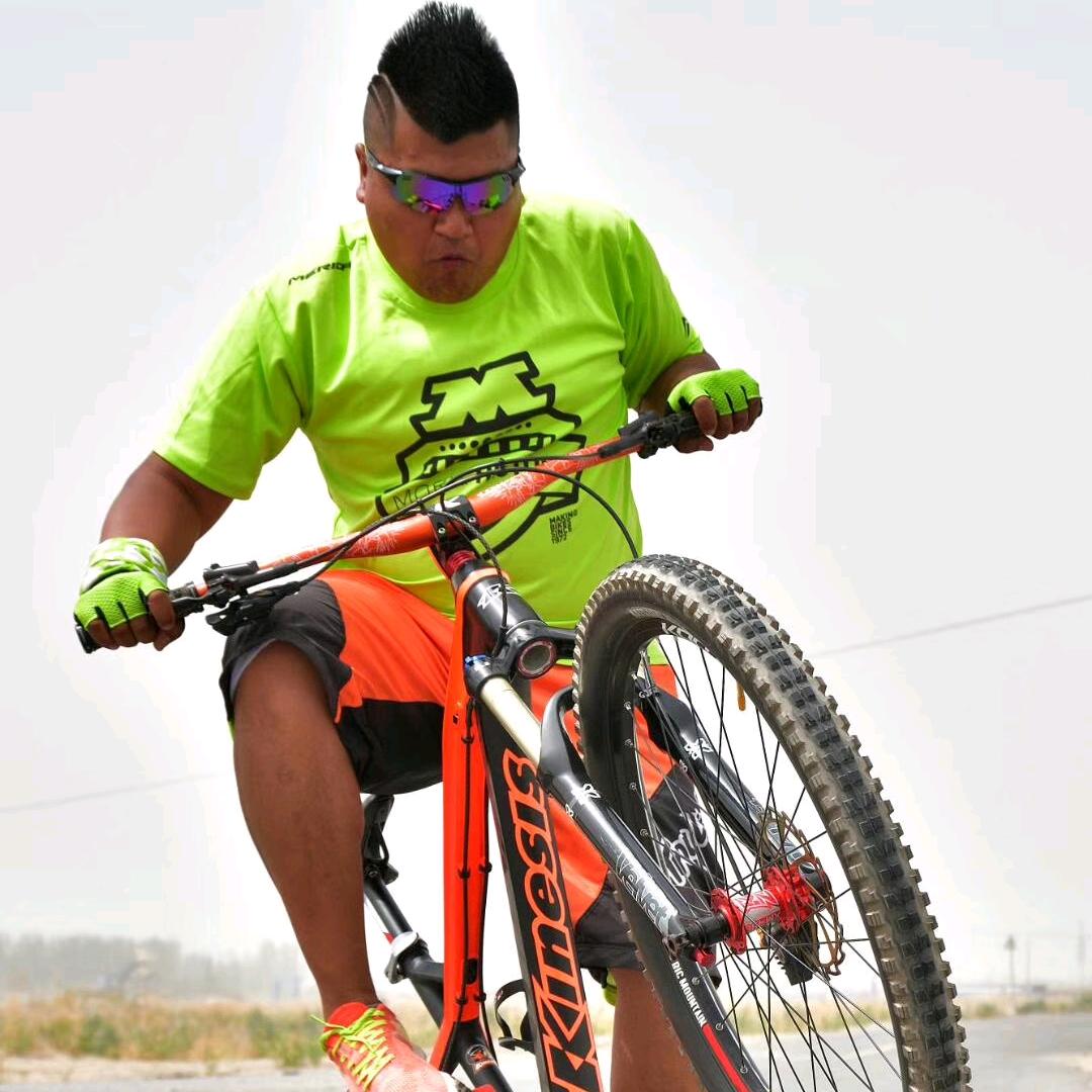 麦盖提县美利达自行车店