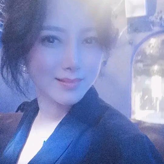 何颖的橱窗