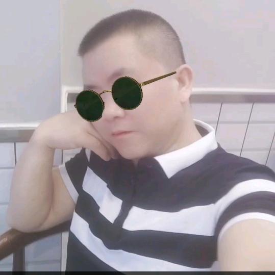 沙漠黑鹰