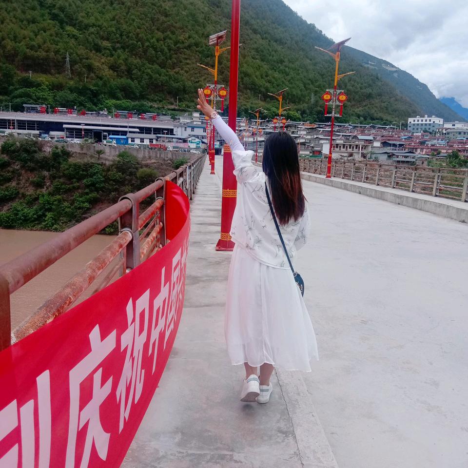 请叫，余先生