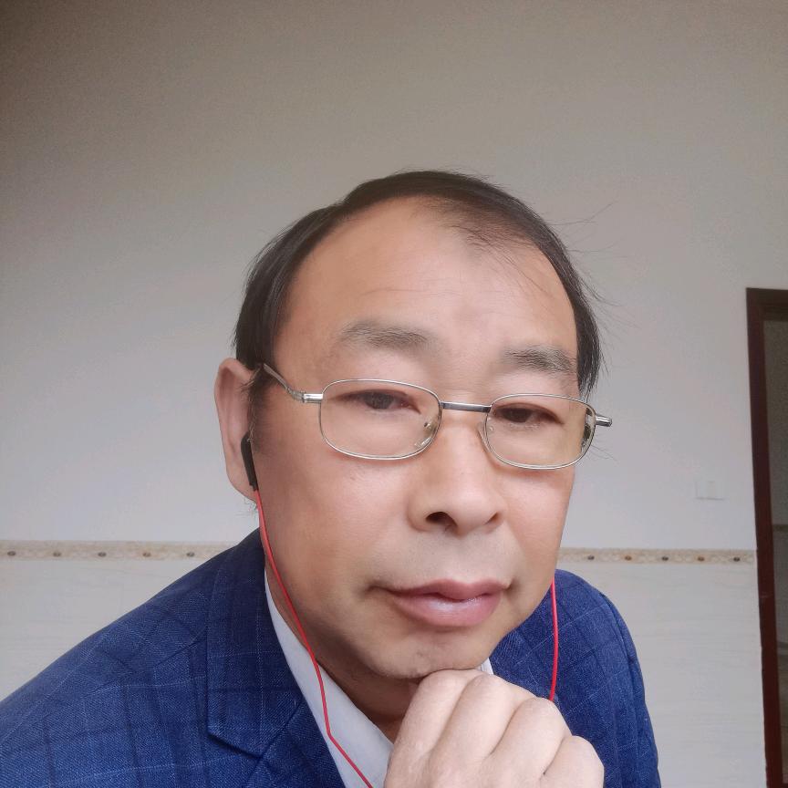 白  云