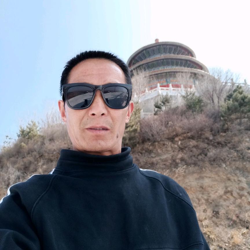 李鸡换，搞笑主播