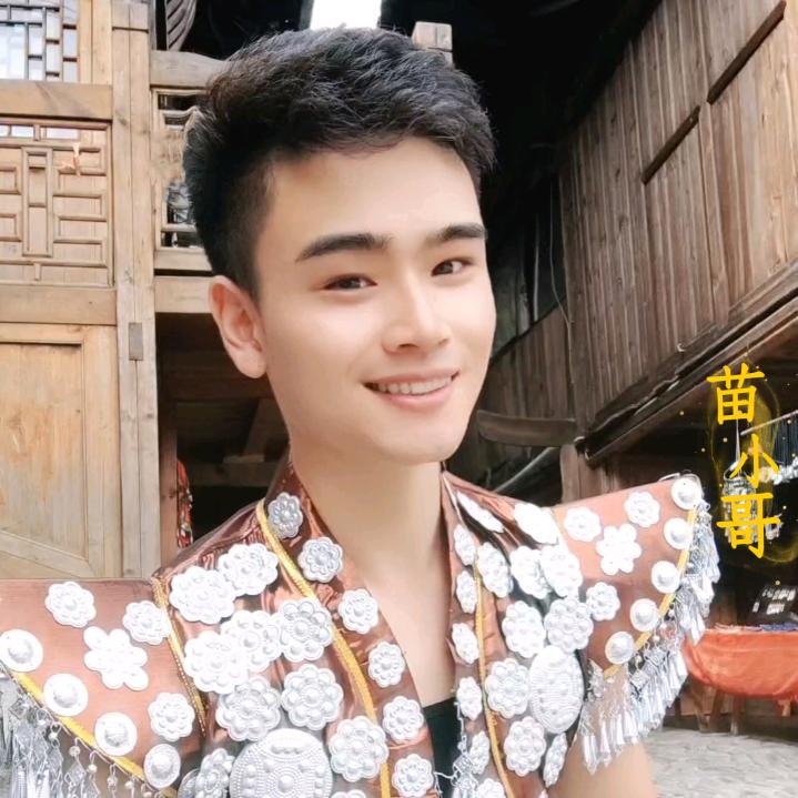 苗小哥绣艺