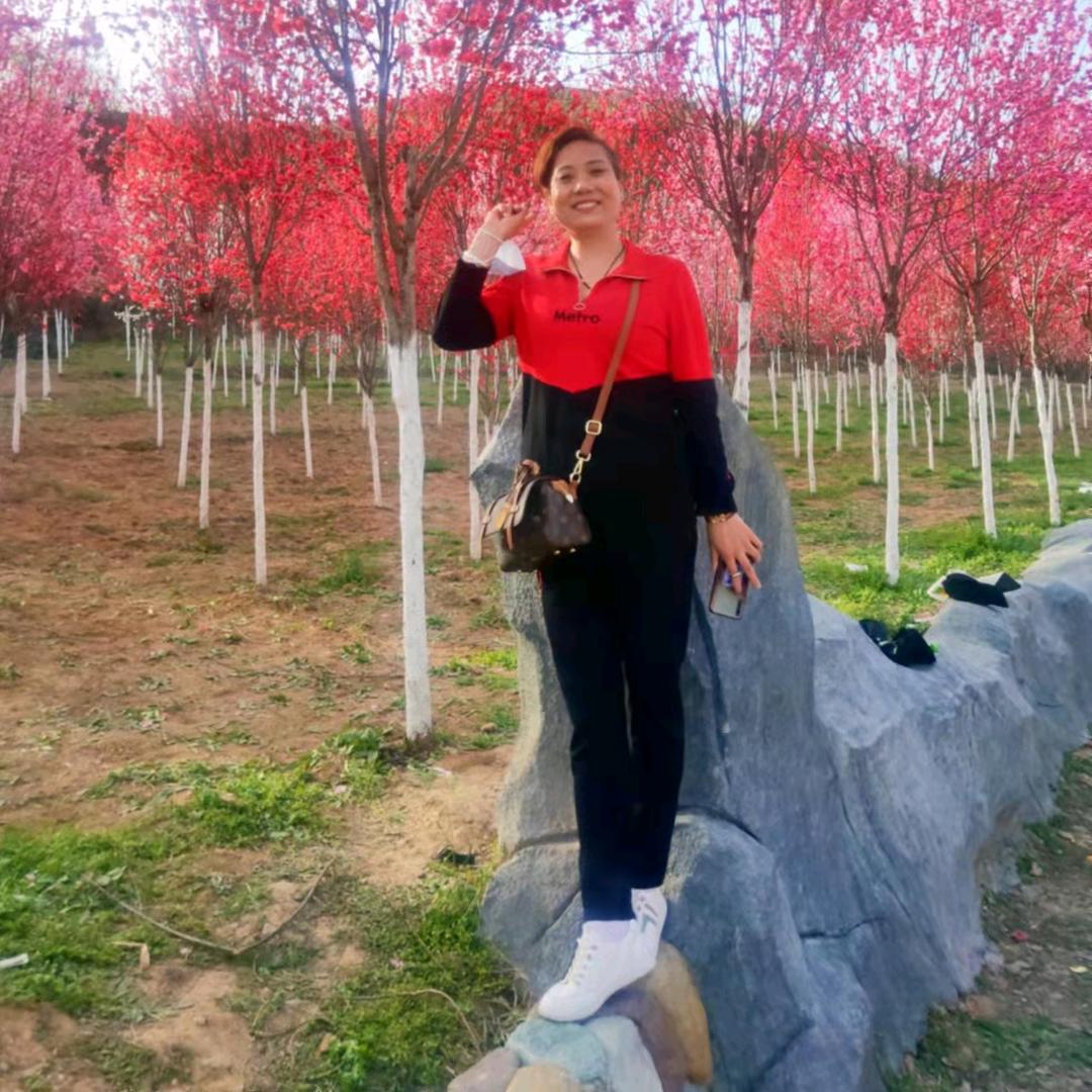 徽县南街乐天幼儿旁边，凡享服饰！