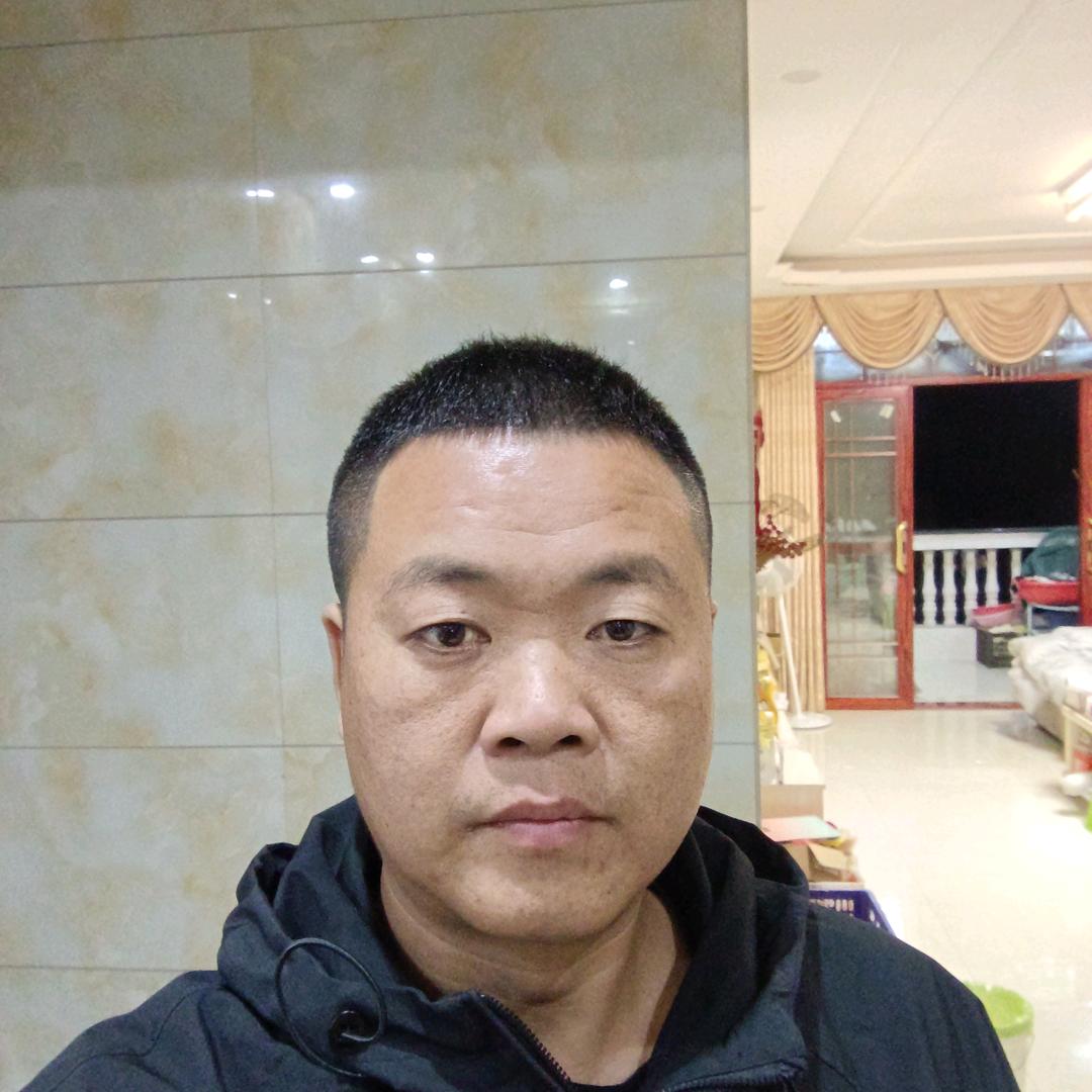 何磊