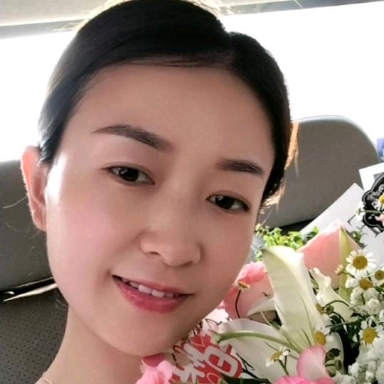 卖烧烤小姐姐纯手工一元一串(西江亭旁)