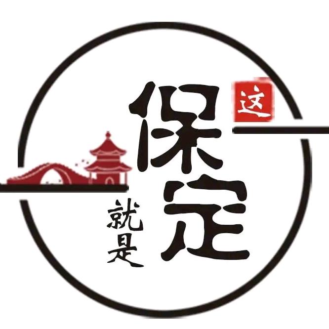 倚靠莲池看钟楼