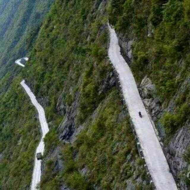 一河两岸