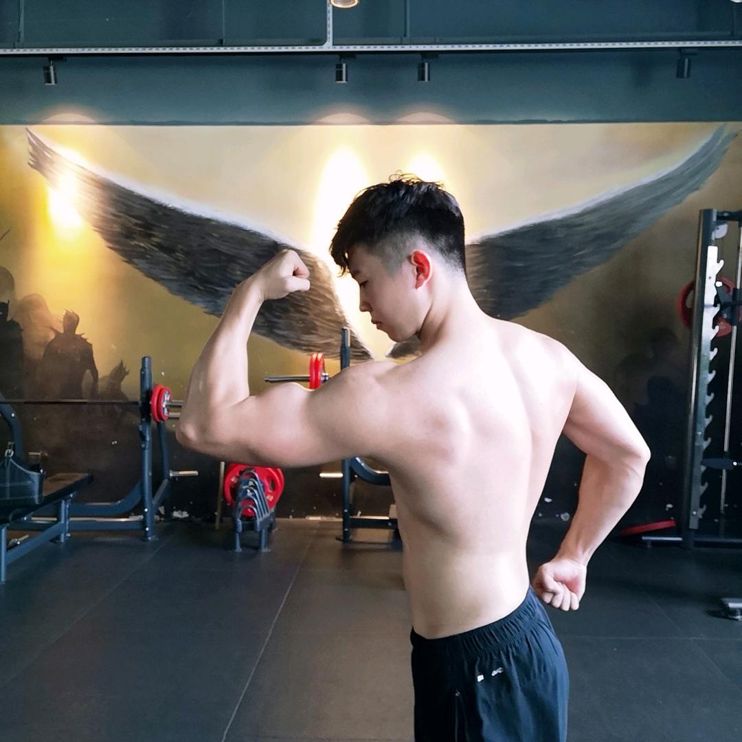 爱健身的谢bro