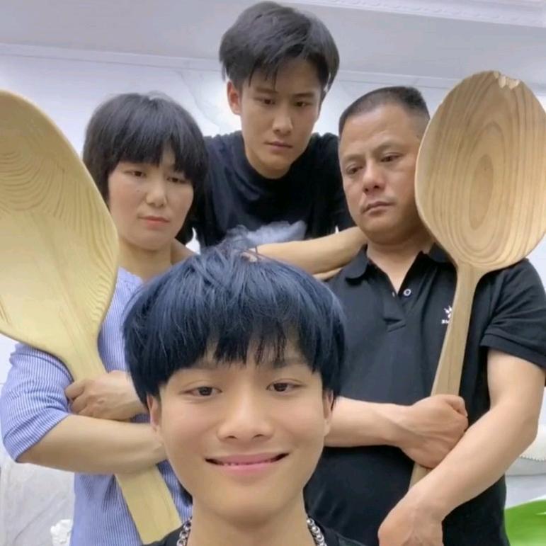 疯狂小杨哥直播回放
