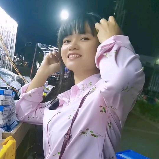 自己努力赚钱的女人