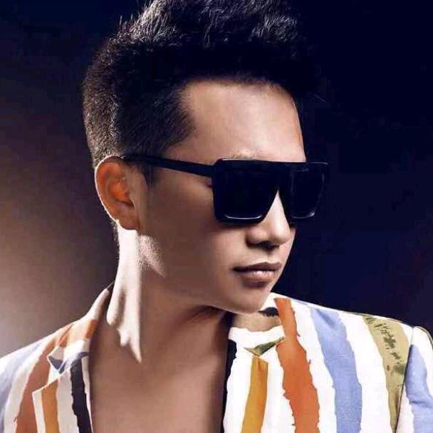 摄影师 小青年（接跟拍 陪拍）