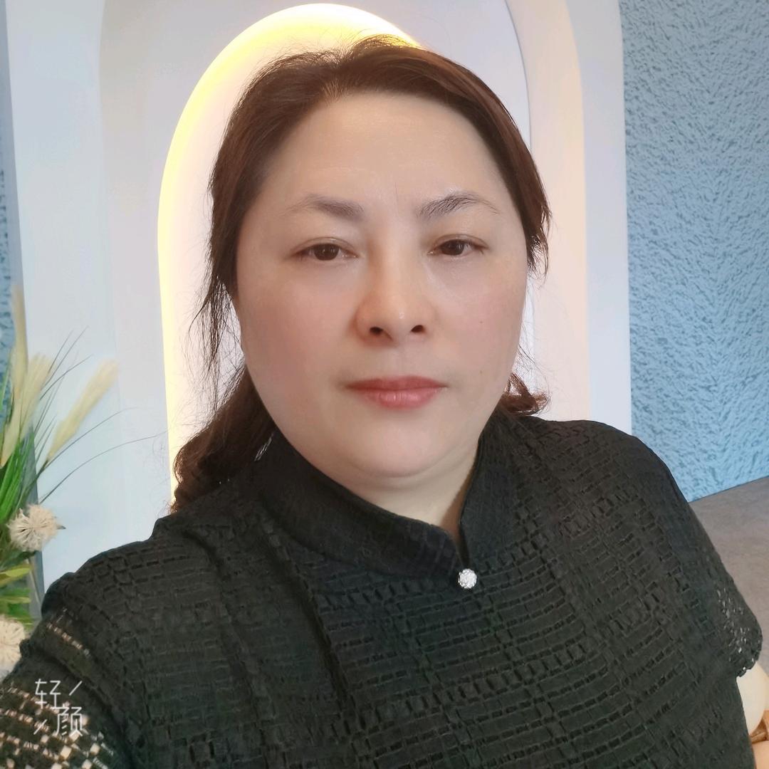 摩尔一楼琼琼