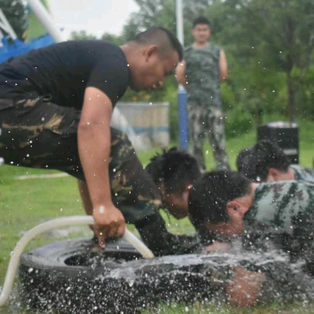 戎麓营地夏令营 王老师