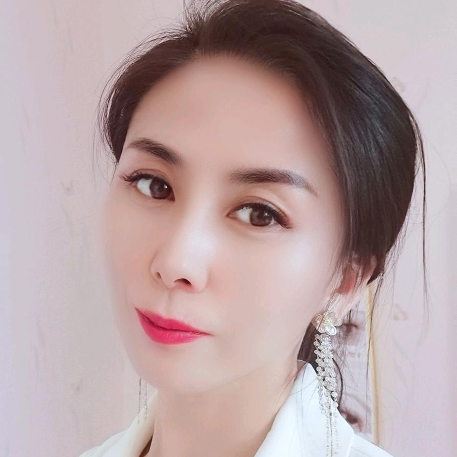 Lily 丽丽美甲美睫