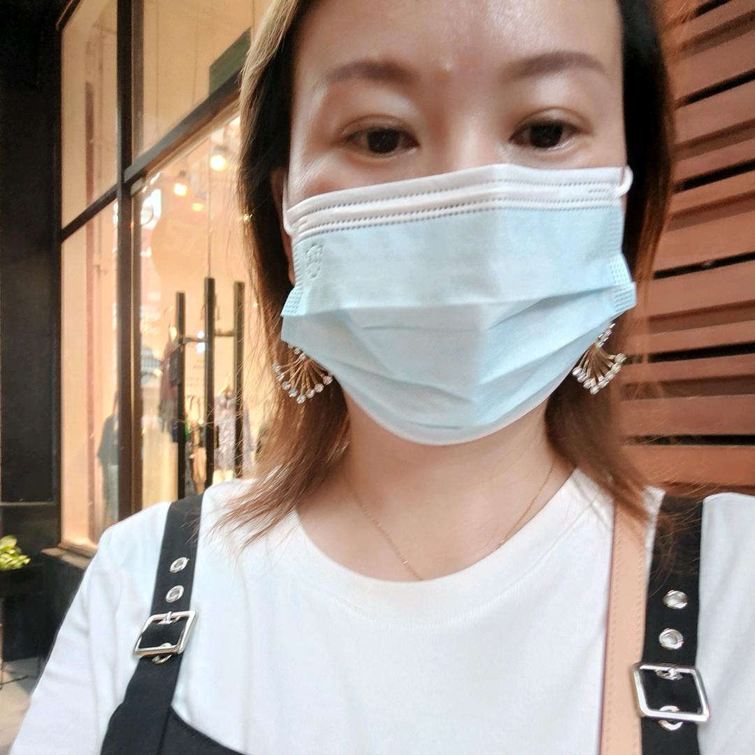 容容