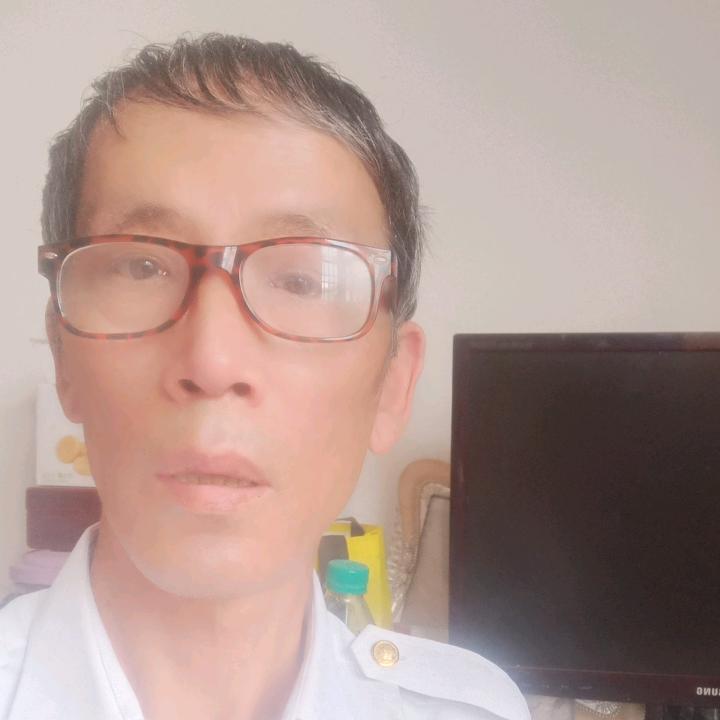 月影下的灯光