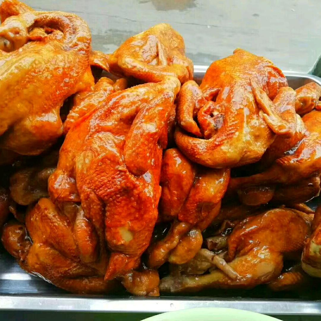 周村烧鸡好吃不贵，杜家市场北头东边第二家
