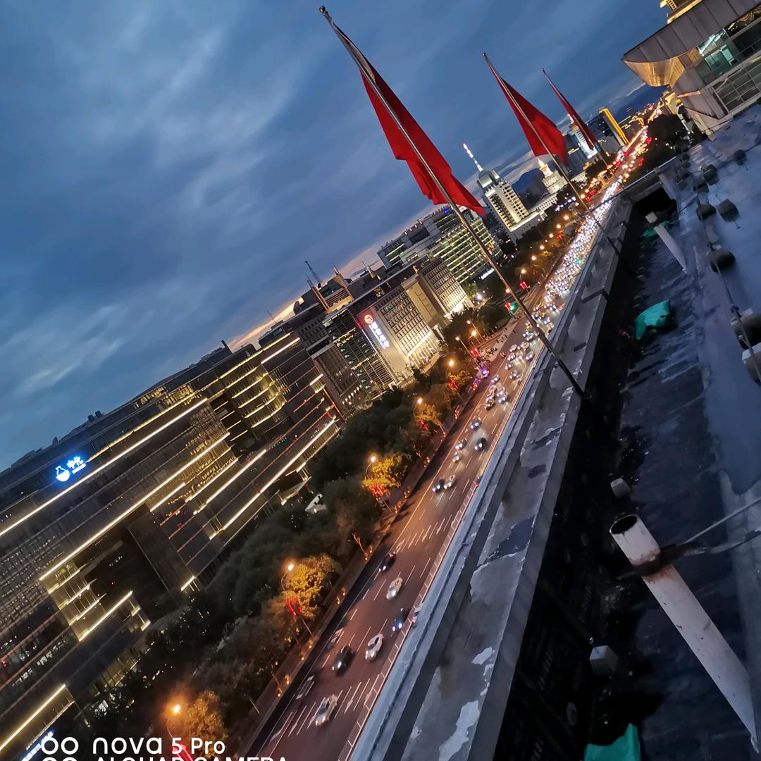 563053020085桃花依旧笑春风