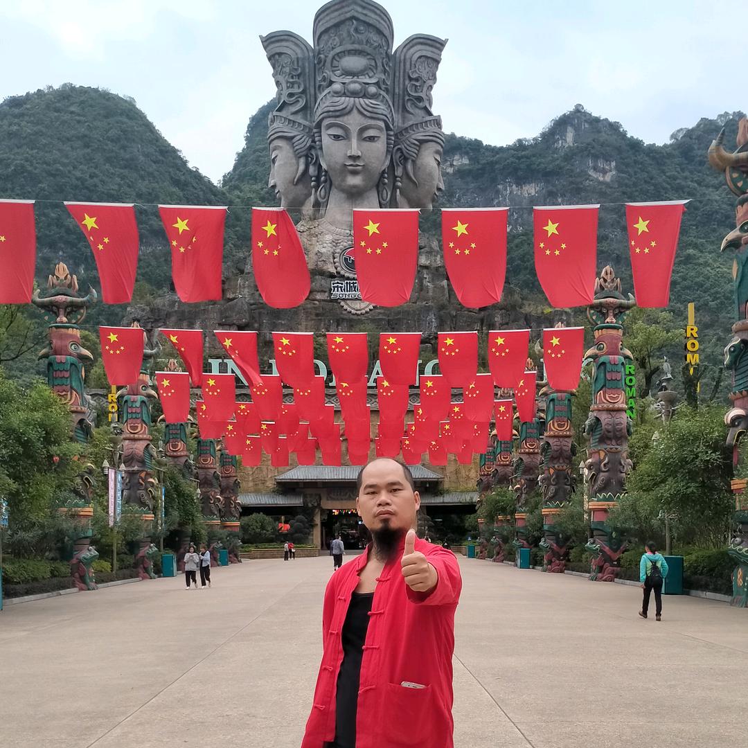 眼中有人才有路，心中有善才有度。