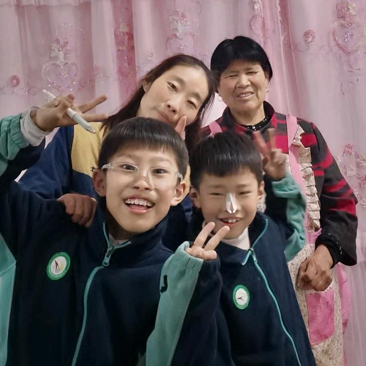 小秀一家人