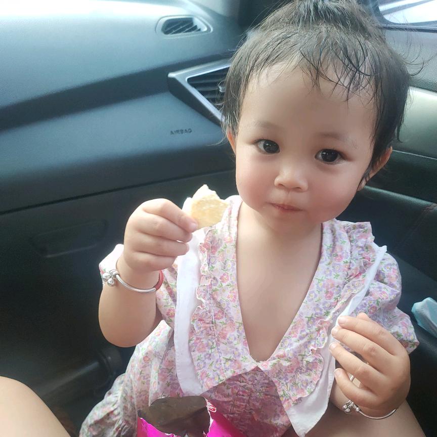 独山子卖水煎包的小姐姐