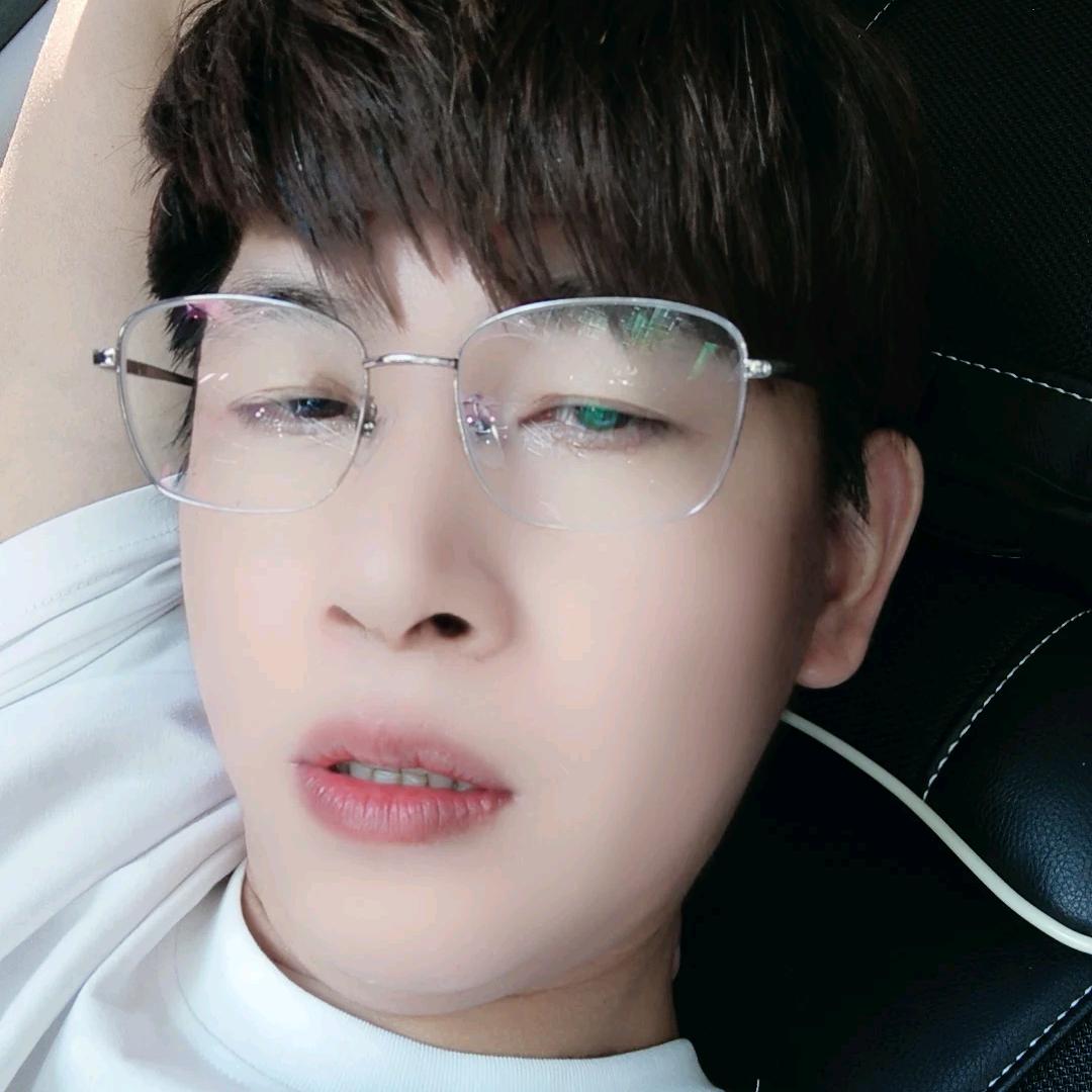 钟家三哥..单身