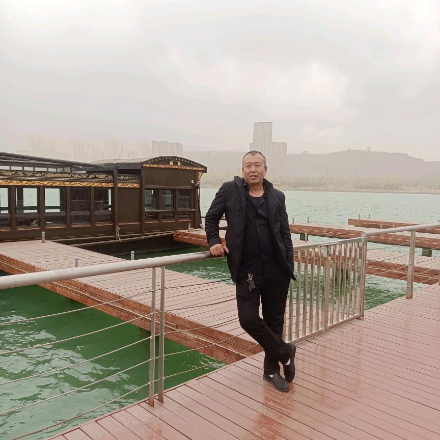 红太阳，我是东方的太阳，走到哪里那里亮