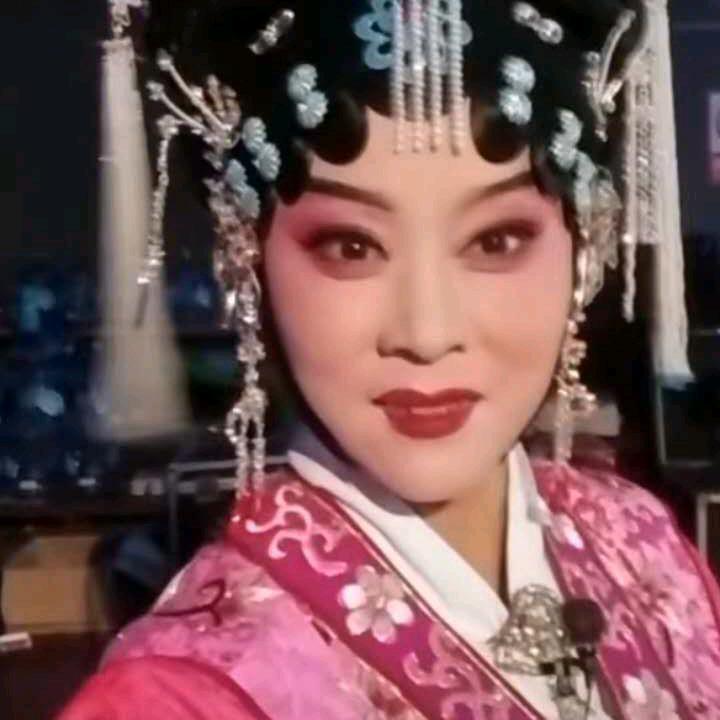 戏曲闫东阁