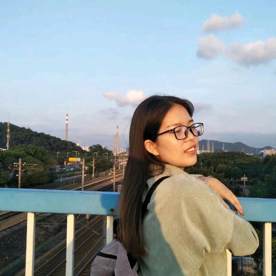 安静的黑面条