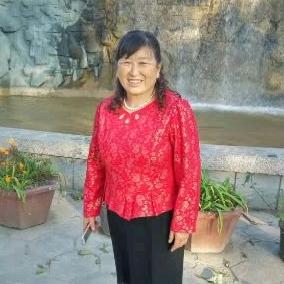 手持iPhone 14 promax