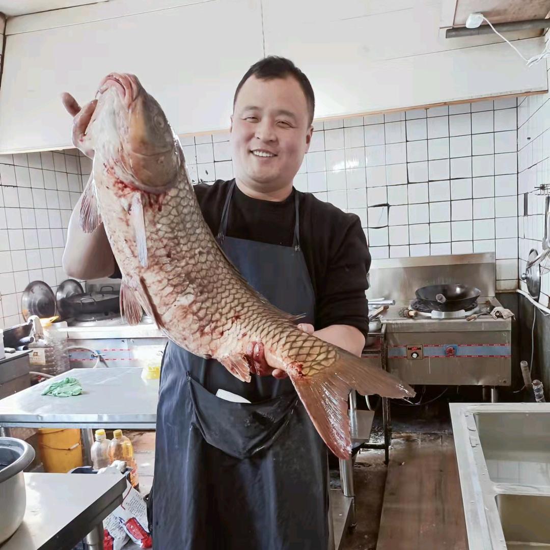 圈头供销饭店、强子