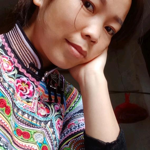 梅衣彝族服饰