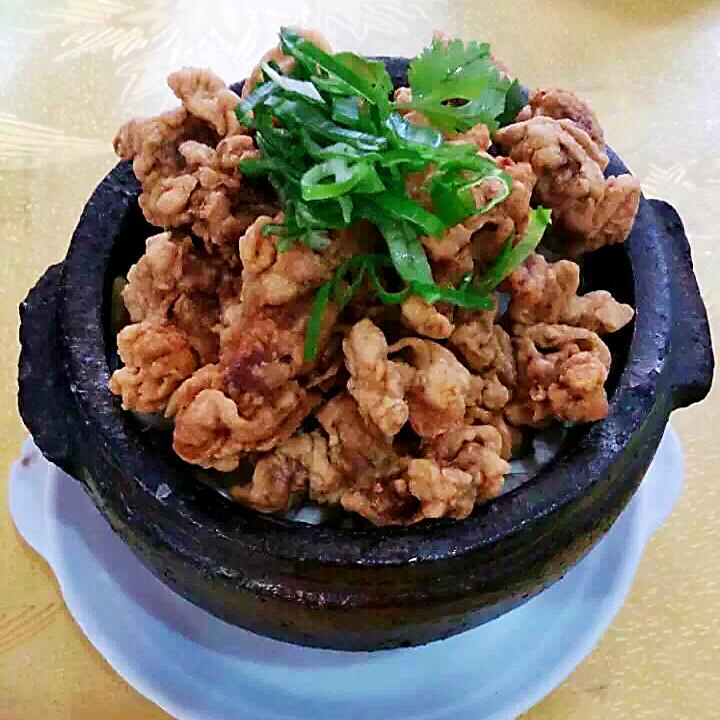 老吕砂锅炒菜美食城    （建设路总店）
