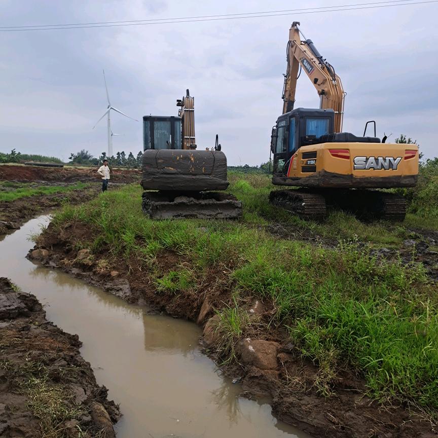 友聚移动破碎机(徐闻教主)
