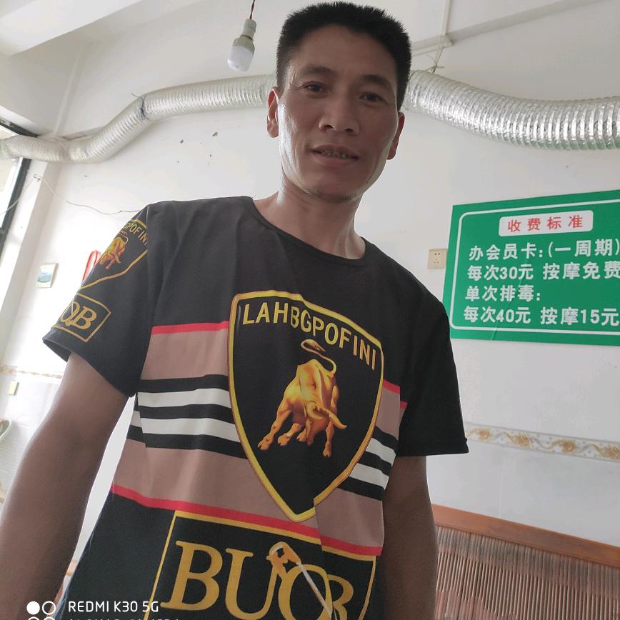 小红。