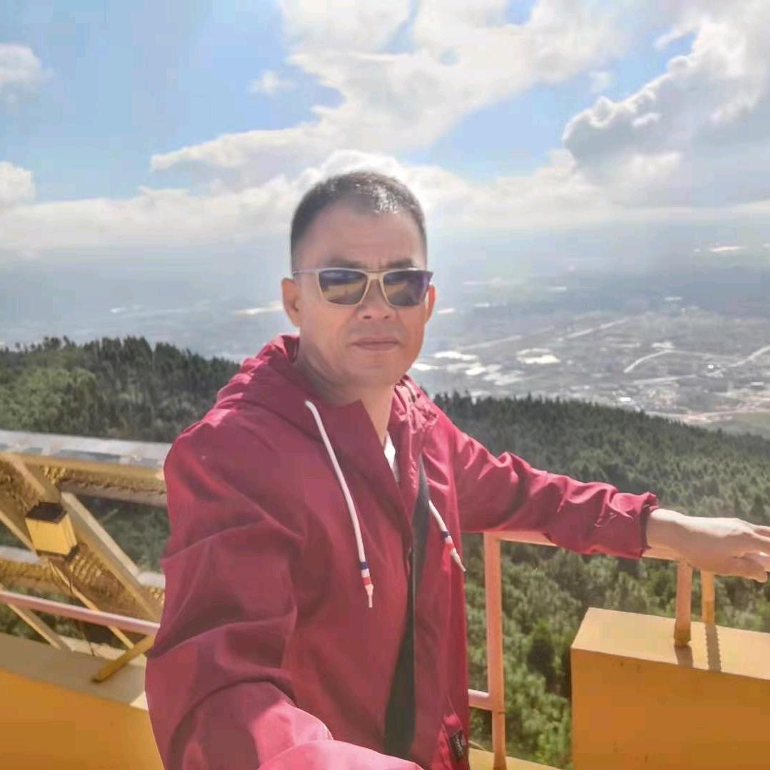 老铁一人一车房车自驾游