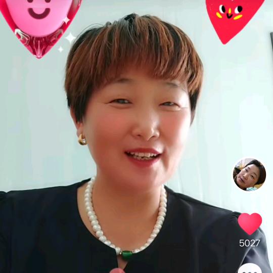 俩个宝贝的奶奶