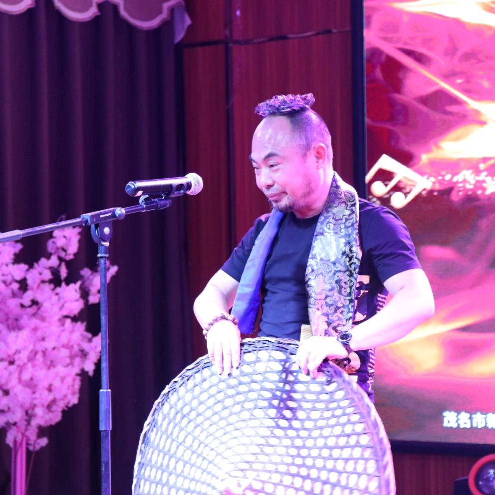 吴德华(华探长)
