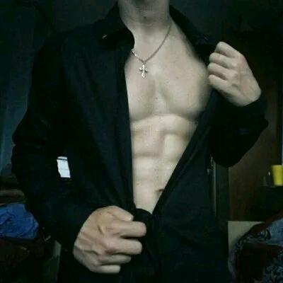 寸头男孩