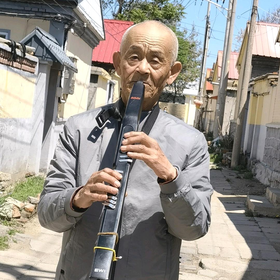 电子笛老人
