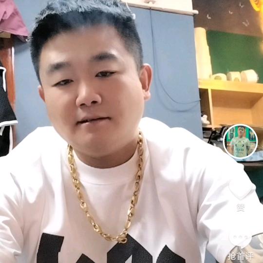 安徽泗县卖猪肉的小伙子