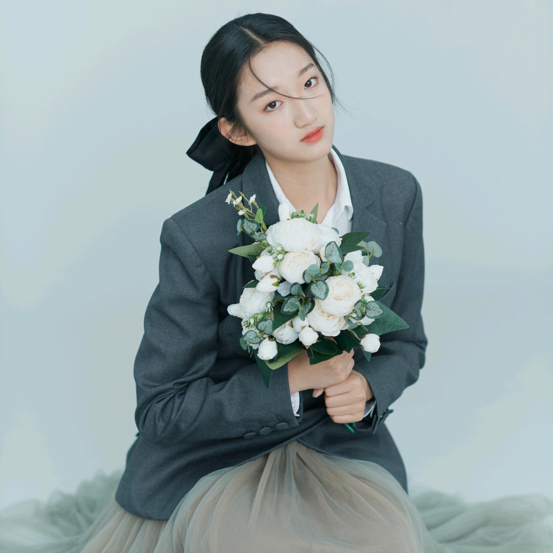 胥依曈