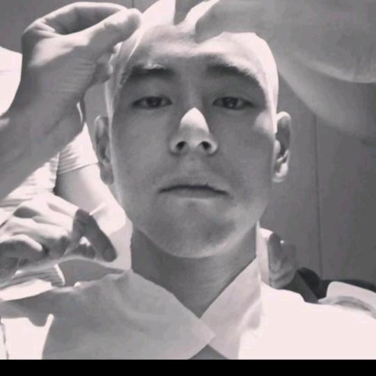 一直游到海水变蓝~