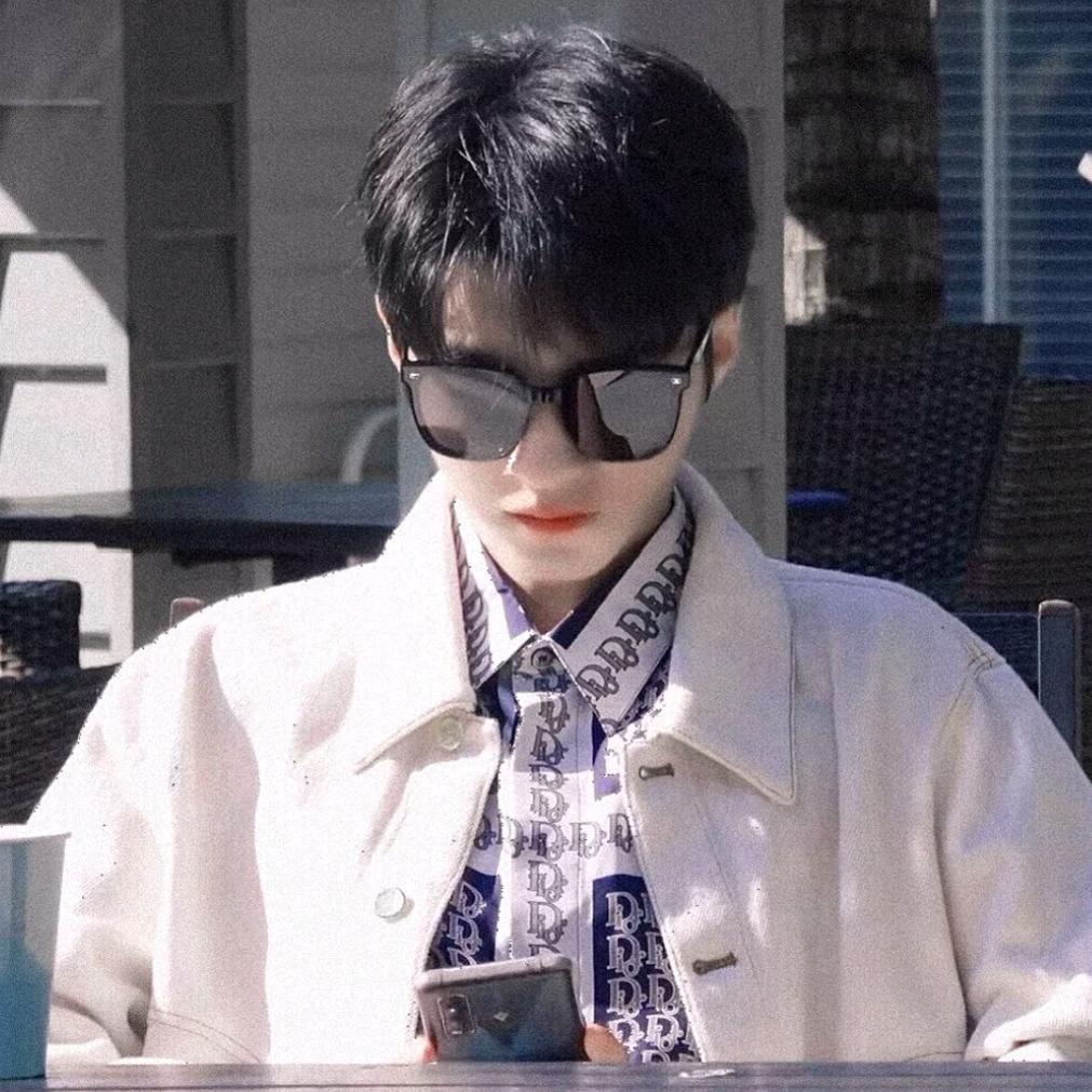 给王俊凯邮一颗草莓