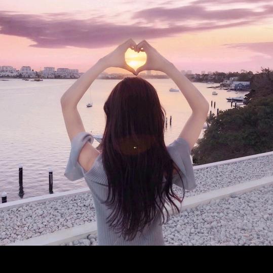 执笔画浮尘