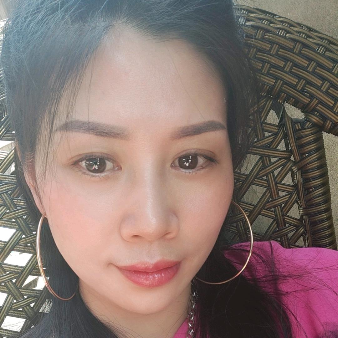 轻素栖花里美妆日化乐山英子