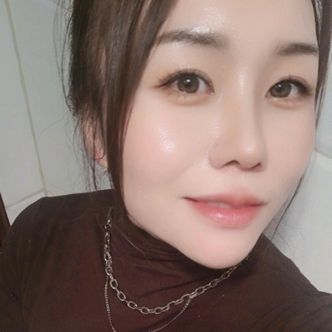 岳阳初颜美睫美甲店