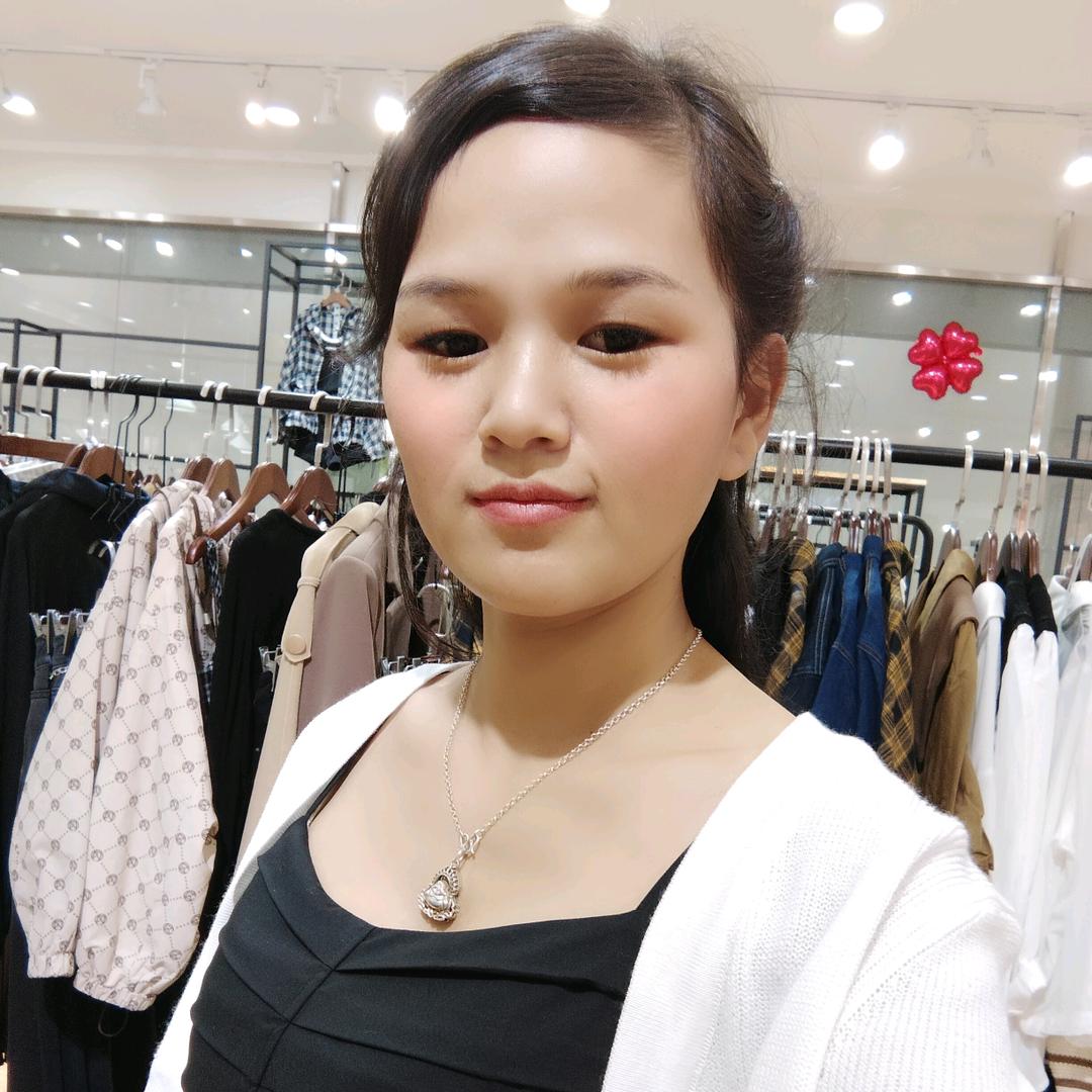 悦悦.