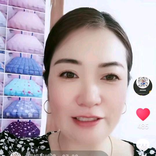 坞墙霞姐羽绒被